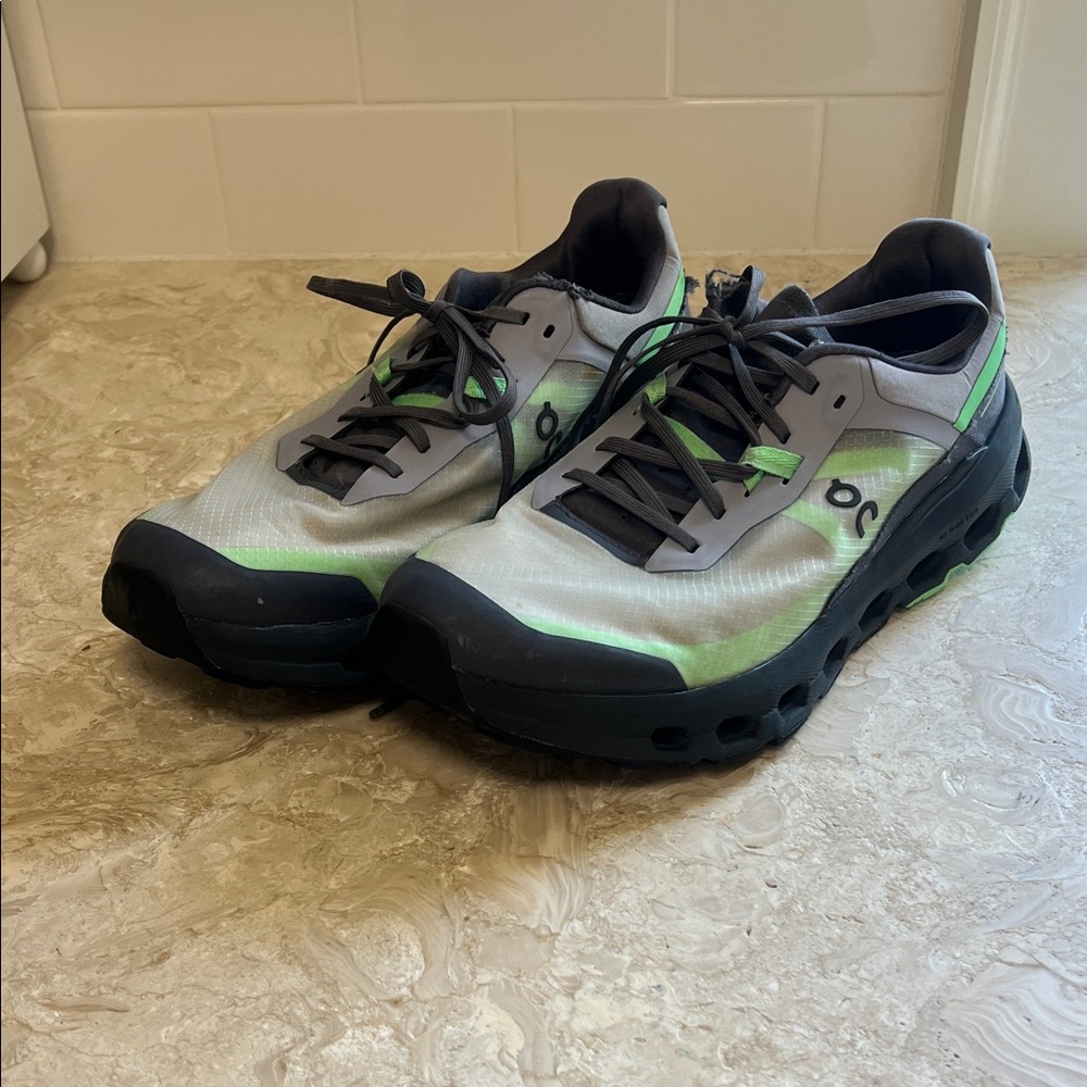 Men’s ON Cloudvista running shoe size men’s 8